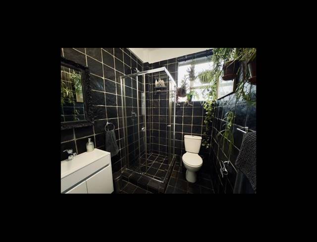 1 BEDROOM PROPERTY TO RENT IN SEA POINT